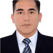 profesor de Comunicación quien puede dictar clases a adolescentes, jóvenes y adultos de forma virtual o presencial